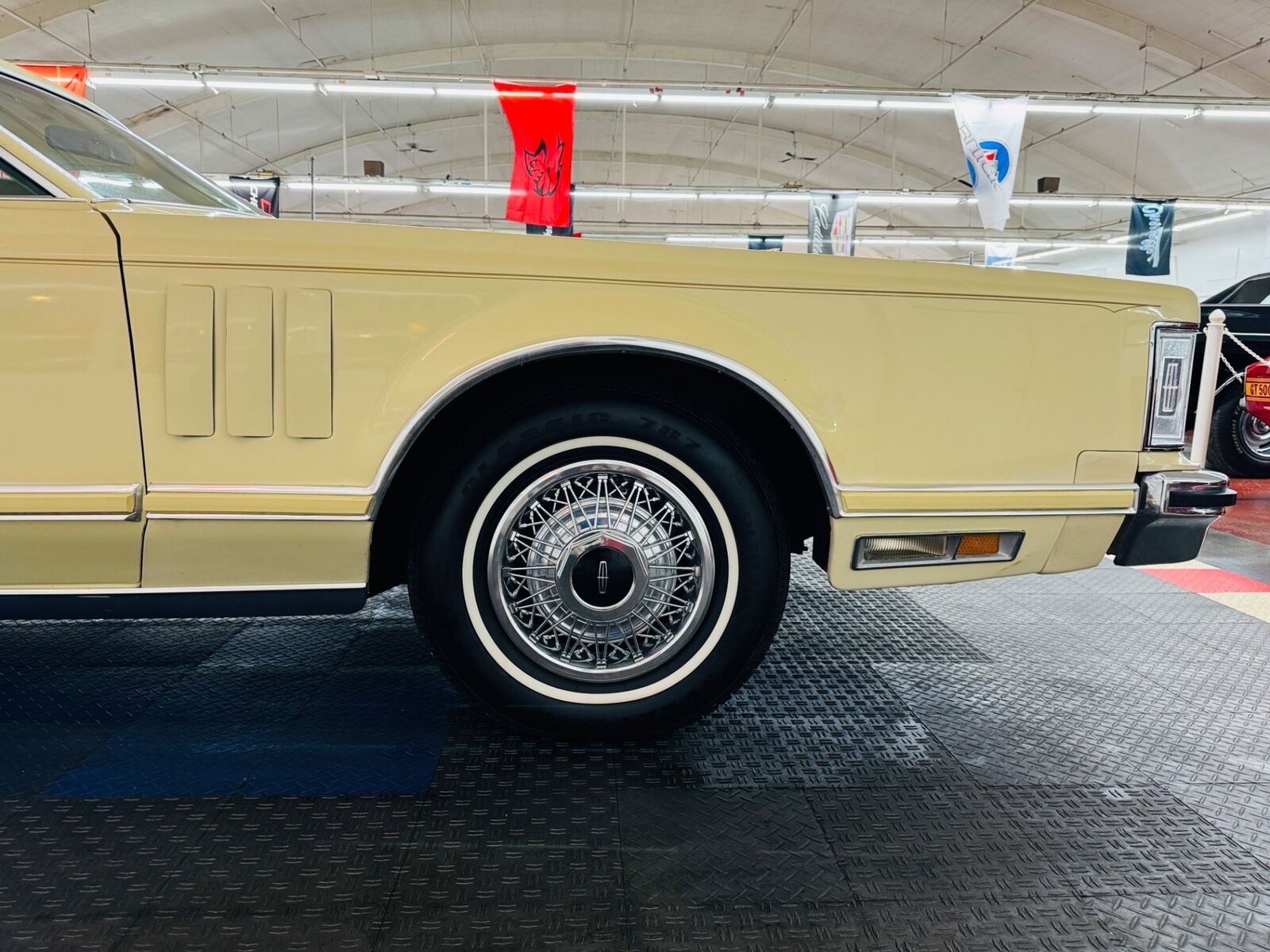 Lincoln-Mark-Series-1979-2-Door-31