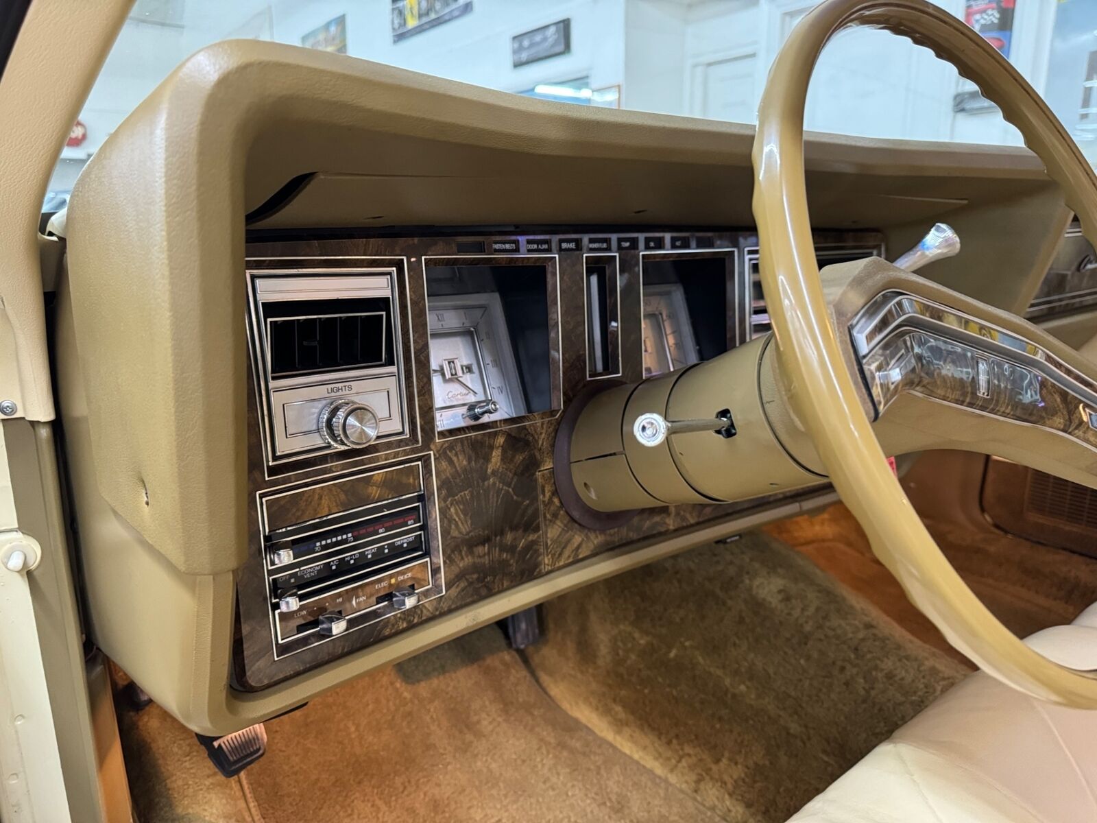Lincoln-Mark-Series-1979-2-Door-36