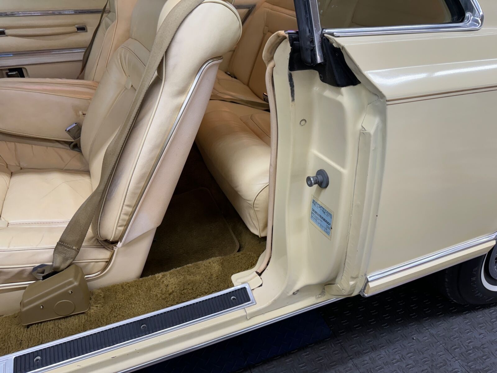 Lincoln-Mark-Series-1979-2-Door-39