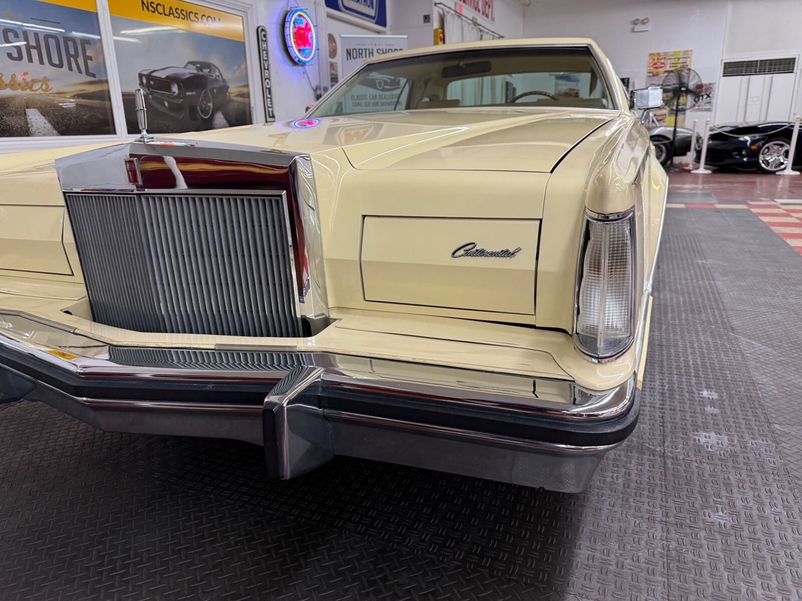 Lincoln-Mark-Series-1979-2-Door-8