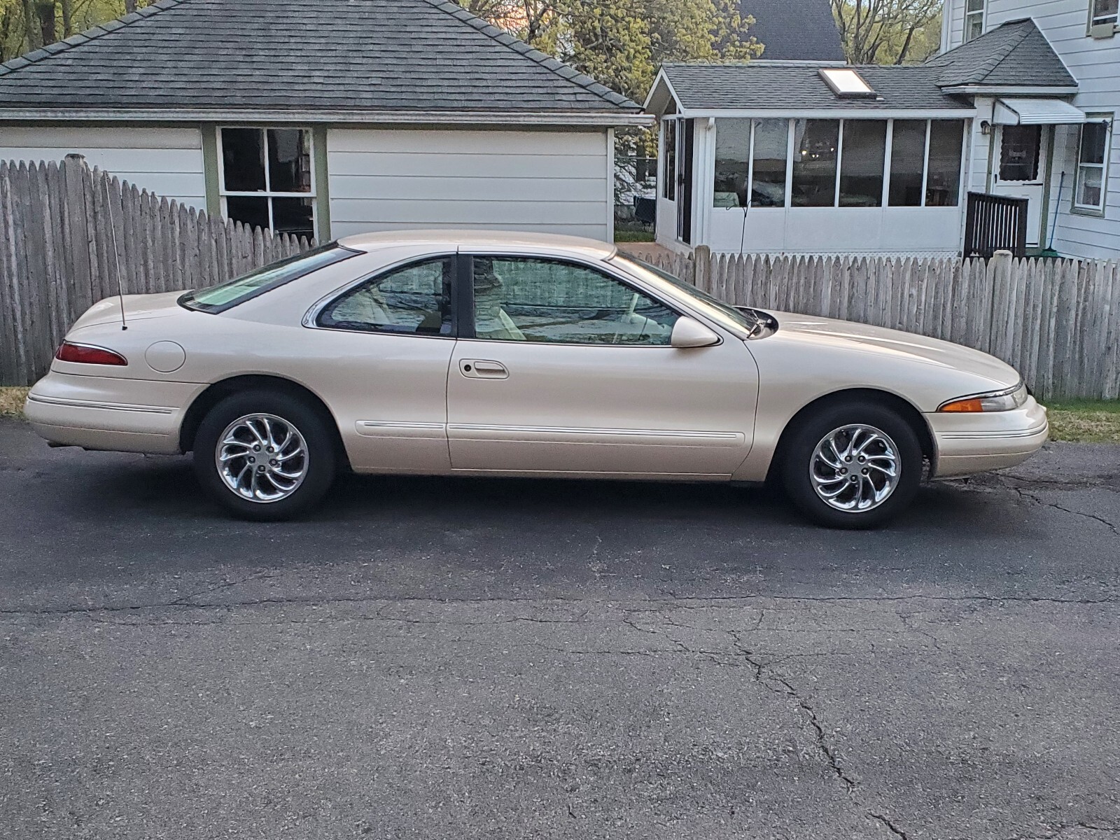 Lincoln-Mark-Series-1995-Coupe-12