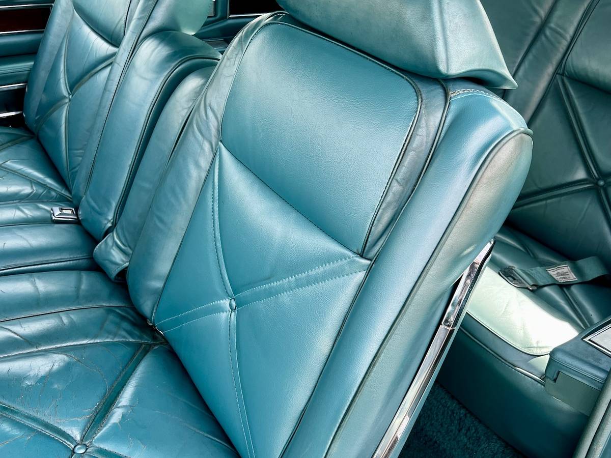 Lincoln-Mark-iii-1970-green-11