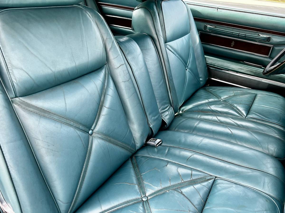 Lincoln-Mark-iii-1970-green-12