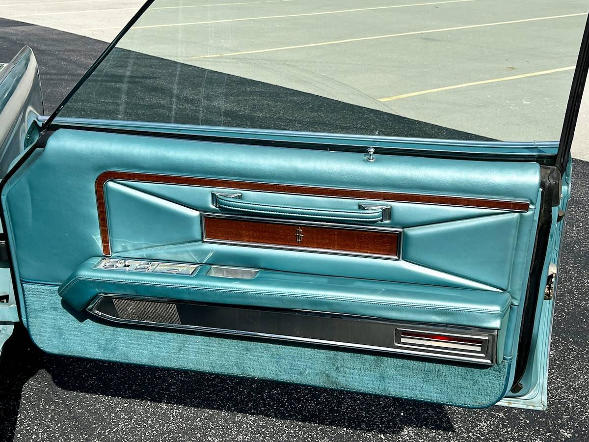 Lincoln-Mark-iii-1970-green-16