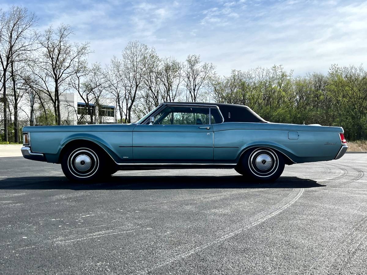 Lincoln-Mark-iii-1970-green-3