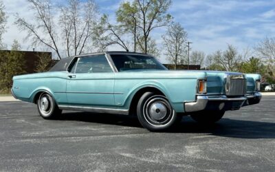 Lincoln Mark iii  1970 green
