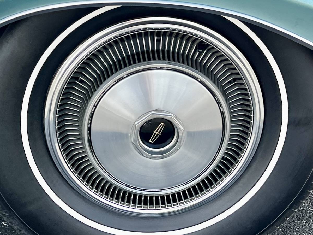Lincoln-Mark-iii-1970-green-9