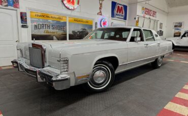 Lincoln-Town-Car-1977-4-Door-1