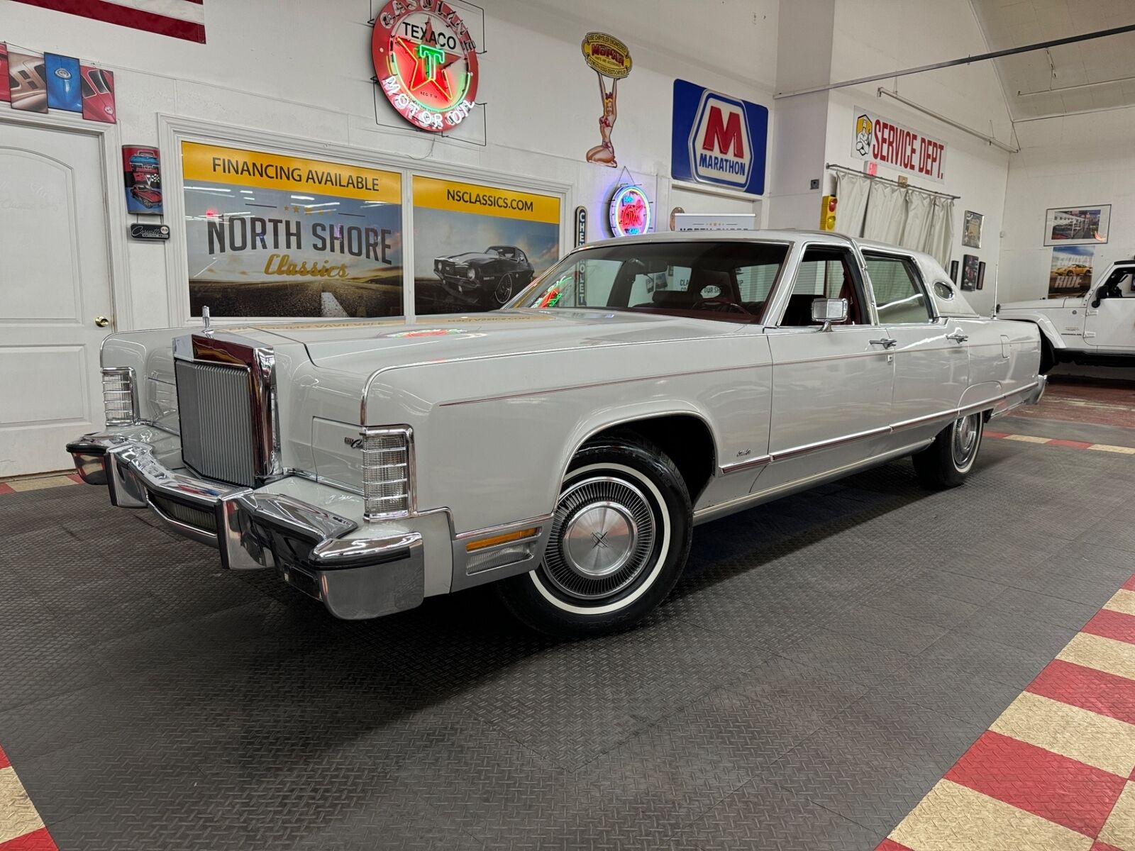 Lincoln-Town-Car-1977-4-Door-1