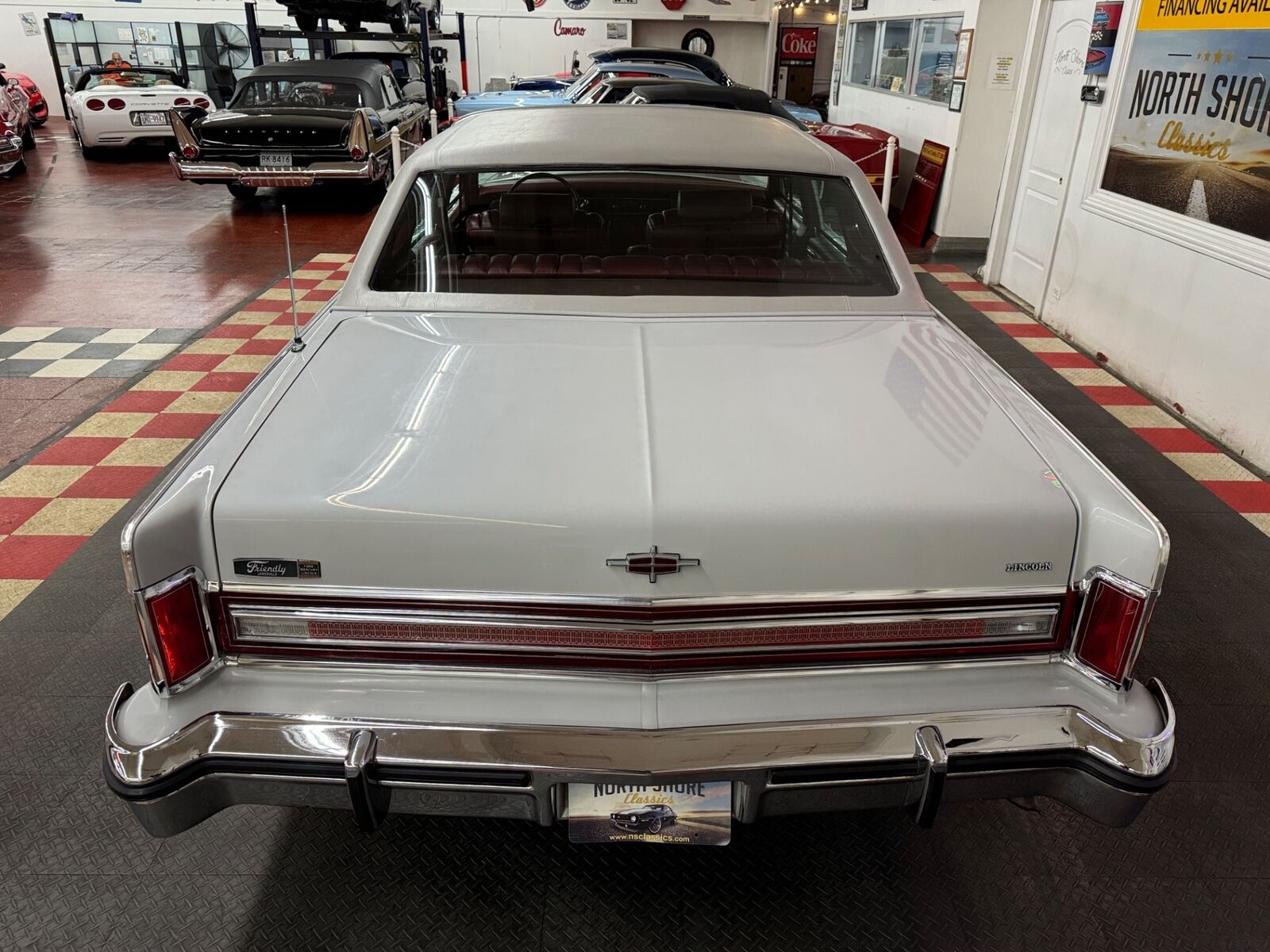 Lincoln-Town-Car-1977-4-Door-11