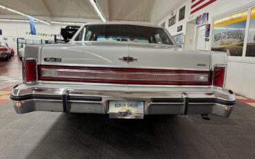Lincoln-Town-Car-1977-4-Door-12