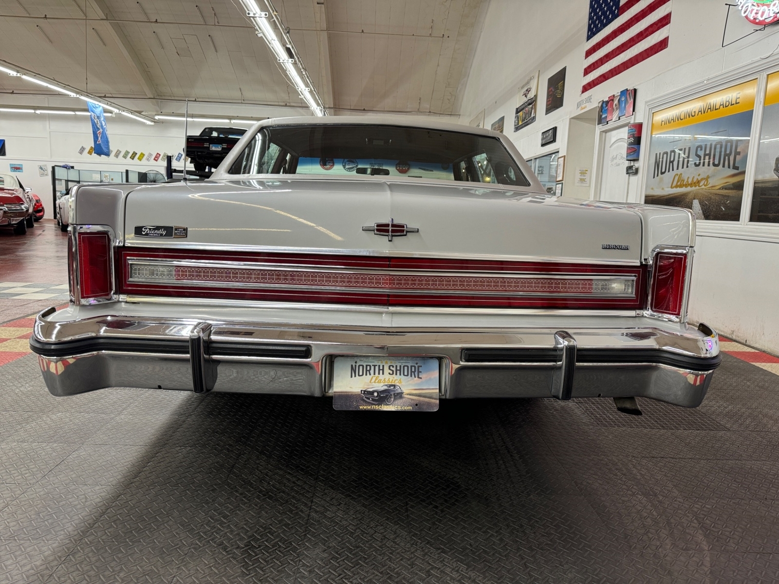Lincoln-Town-Car-1977-4-Door-12