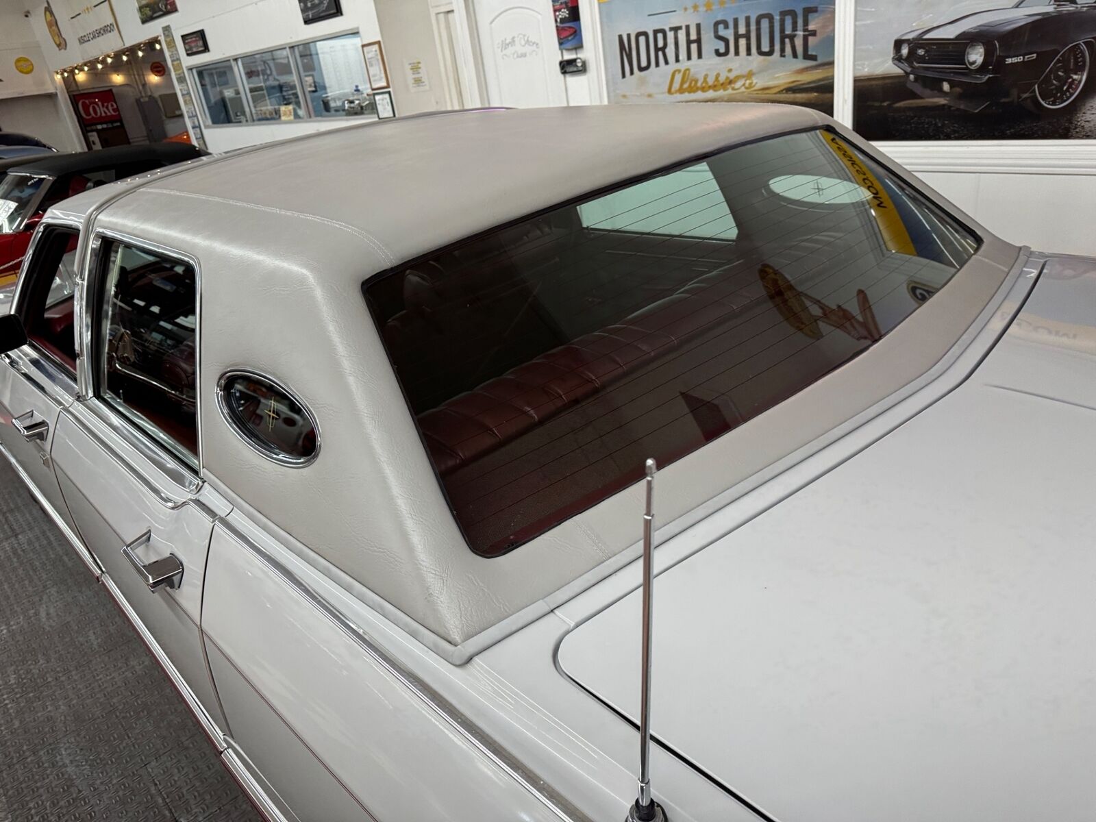 Lincoln-Town-Car-1977-4-Door-13