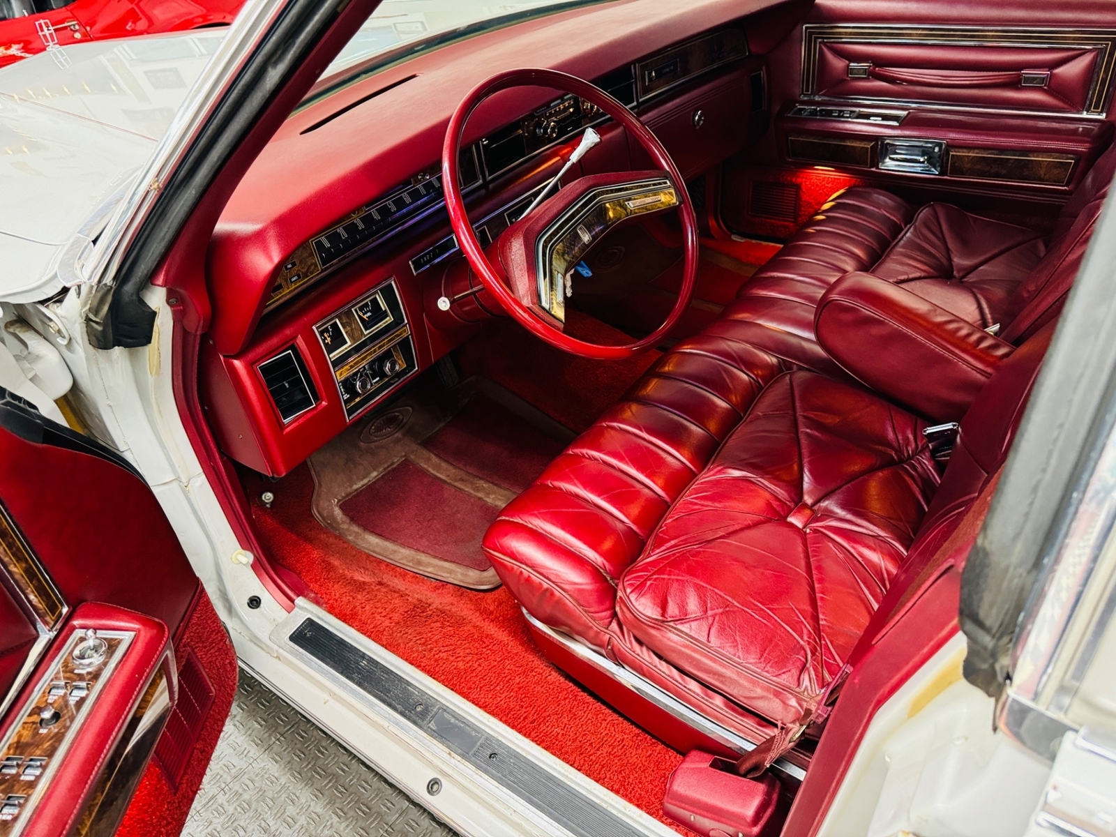 Lincoln-Town-Car-1977-4-Door-14