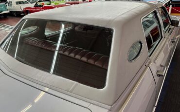 Lincoln-Town-Car-1977-4-Door-16