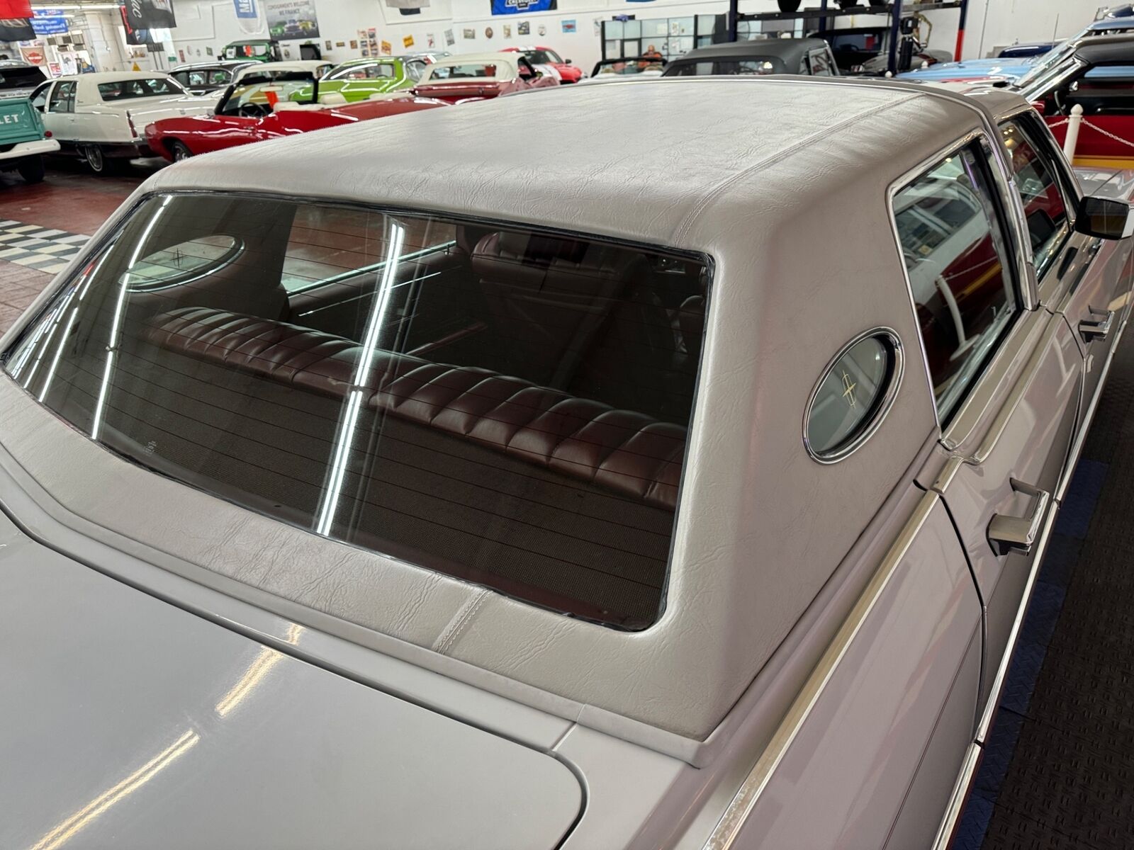 Lincoln-Town-Car-1977-4-Door-16
