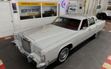 Lincoln-Town-Car-1977-4-Door-17