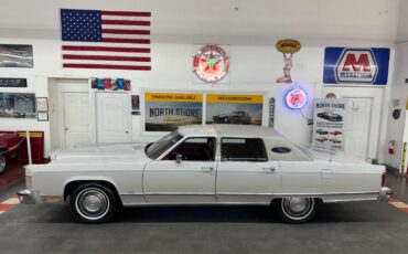 Lincoln-Town-Car-1977-4-Door-18