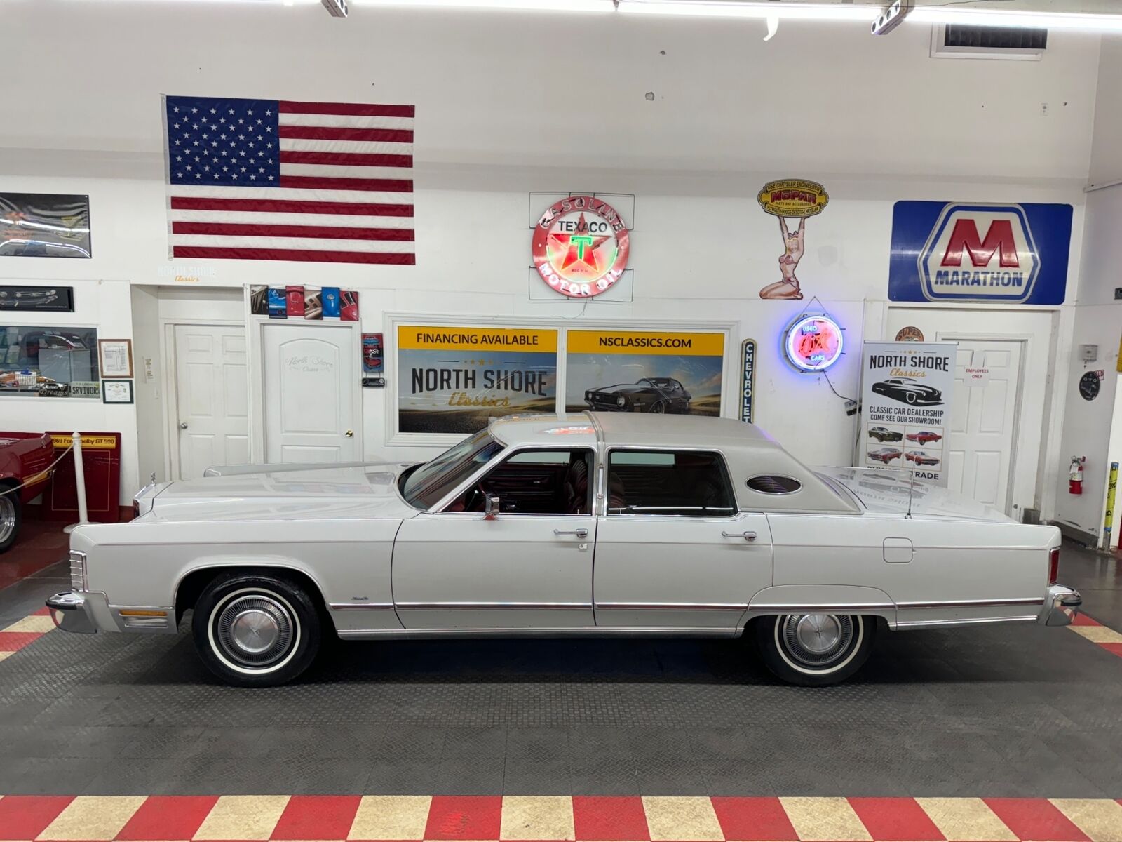 Lincoln-Town-Car-1977-4-Door-18
