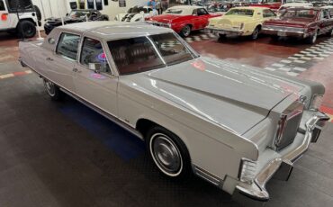 Lincoln-Town-Car-1977-4-Door-20