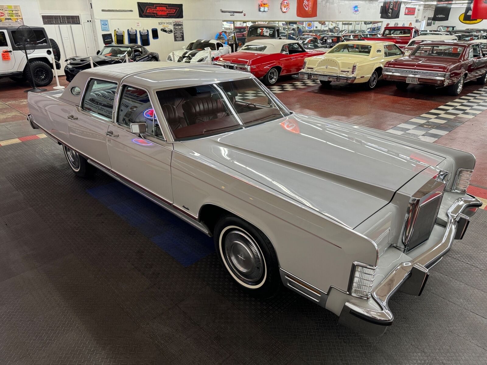 Lincoln-Town-Car-1977-4-Door-20
