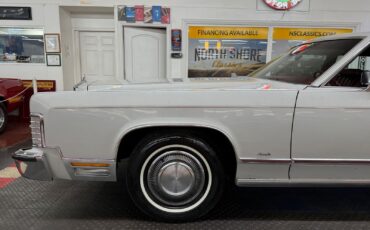 Lincoln-Town-Car-1977-4-Door-21