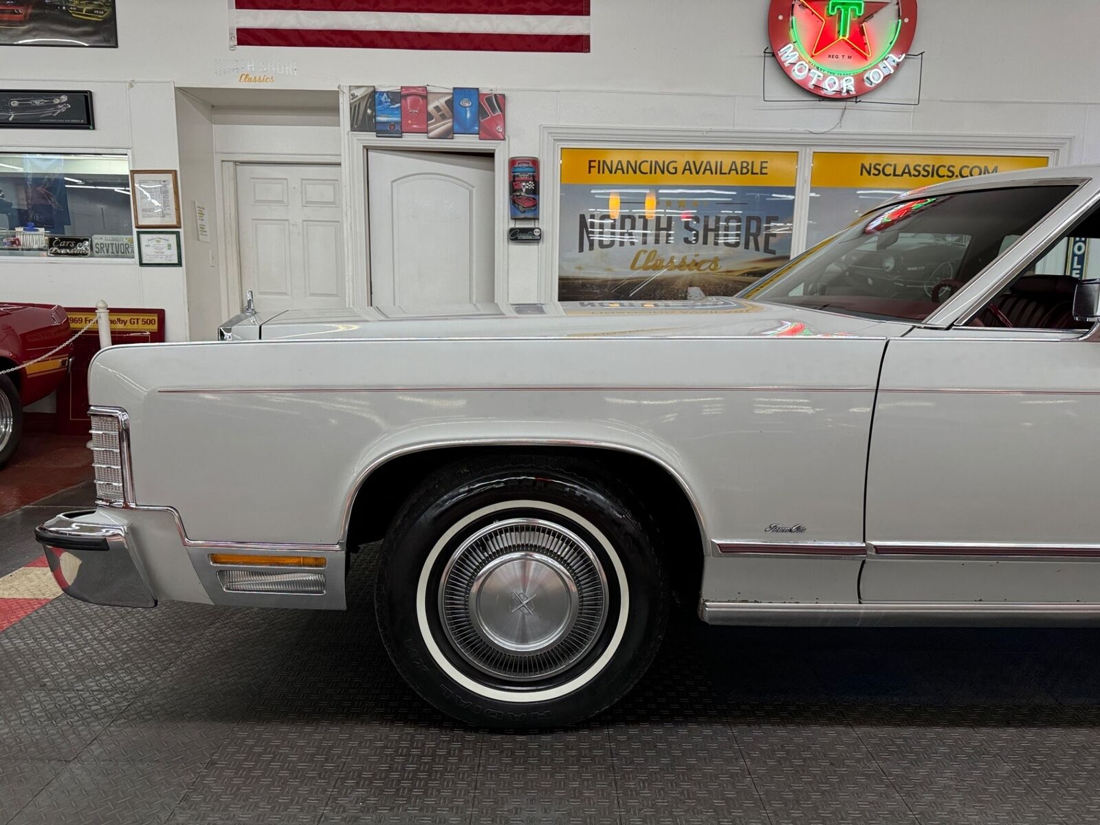 Lincoln-Town-Car-1977-4-Door-21