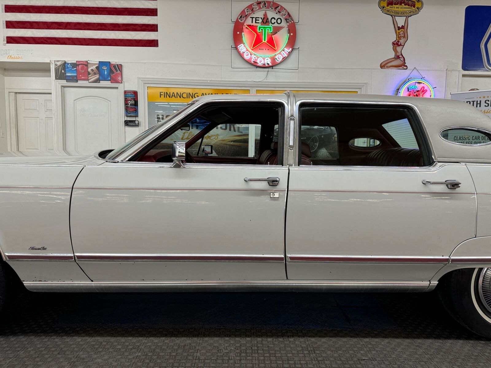 Lincoln-Town-Car-1977-4-Door-22