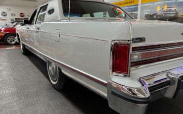 Lincoln-Town-Car-1977-4-Door-24