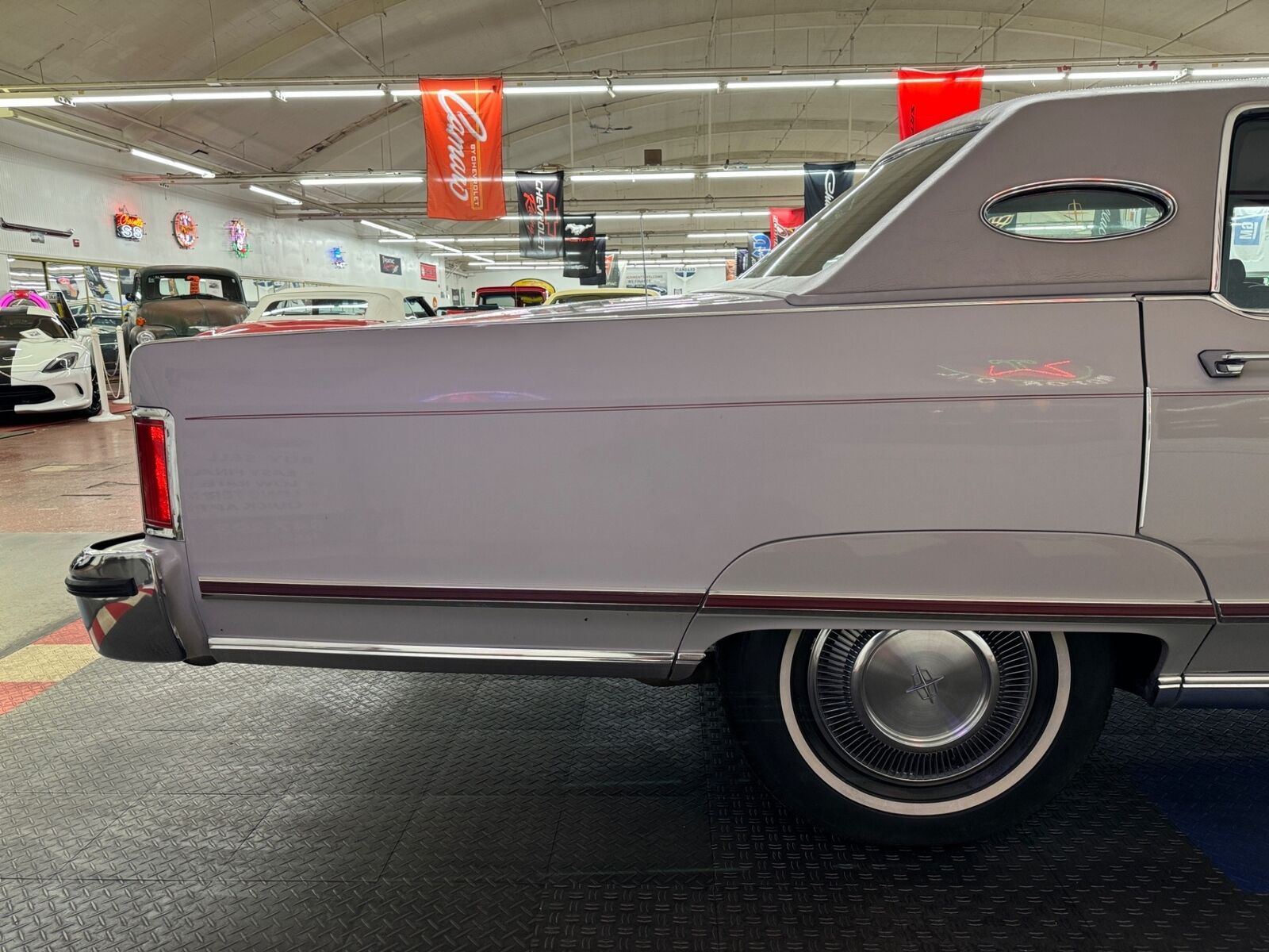 Lincoln-Town-Car-1977-4-Door-26