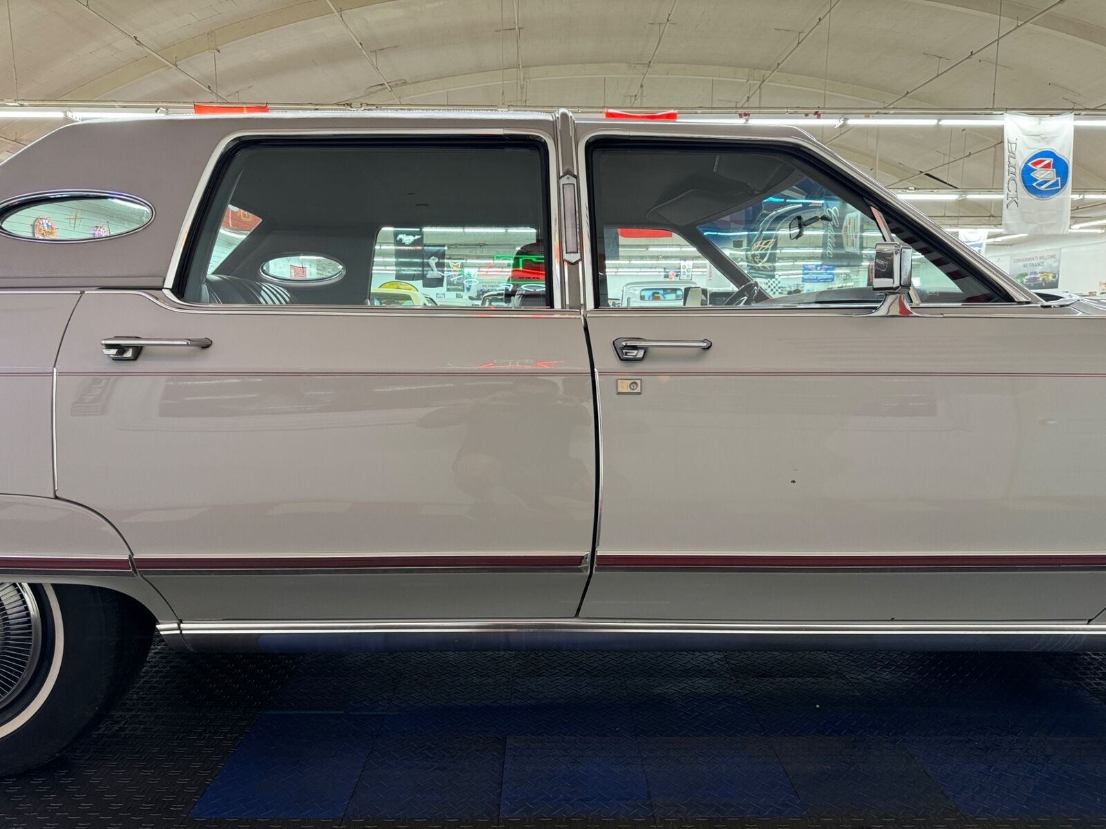 Lincoln-Town-Car-1977-4-Door-27