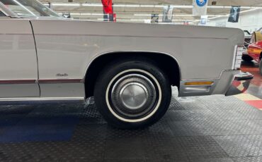 Lincoln-Town-Car-1977-4-Door-28