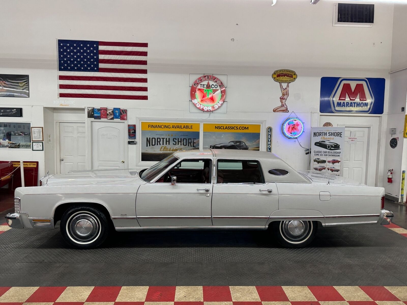 Lincoln-Town-Car-1977-4-Door-3
