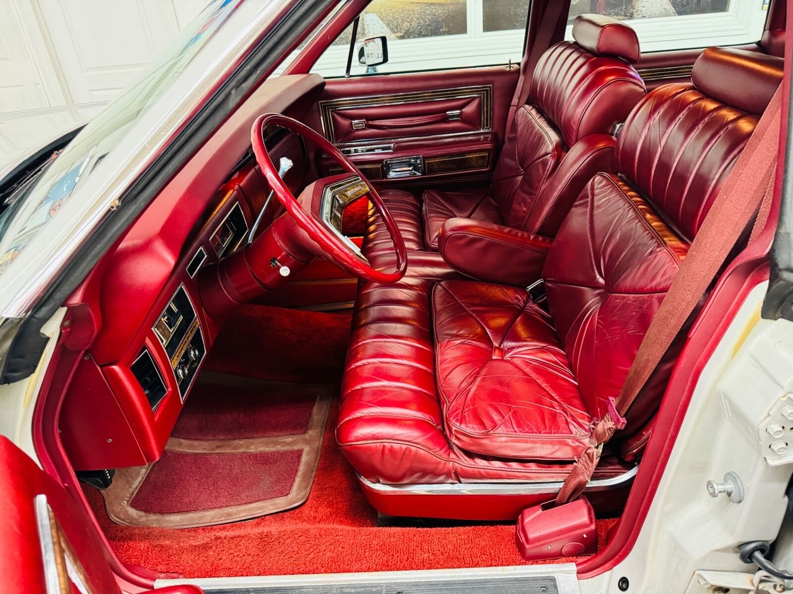 Lincoln-Town-Car-1977-4-Door-31