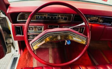 Lincoln-Town-Car-1977-4-Door-32