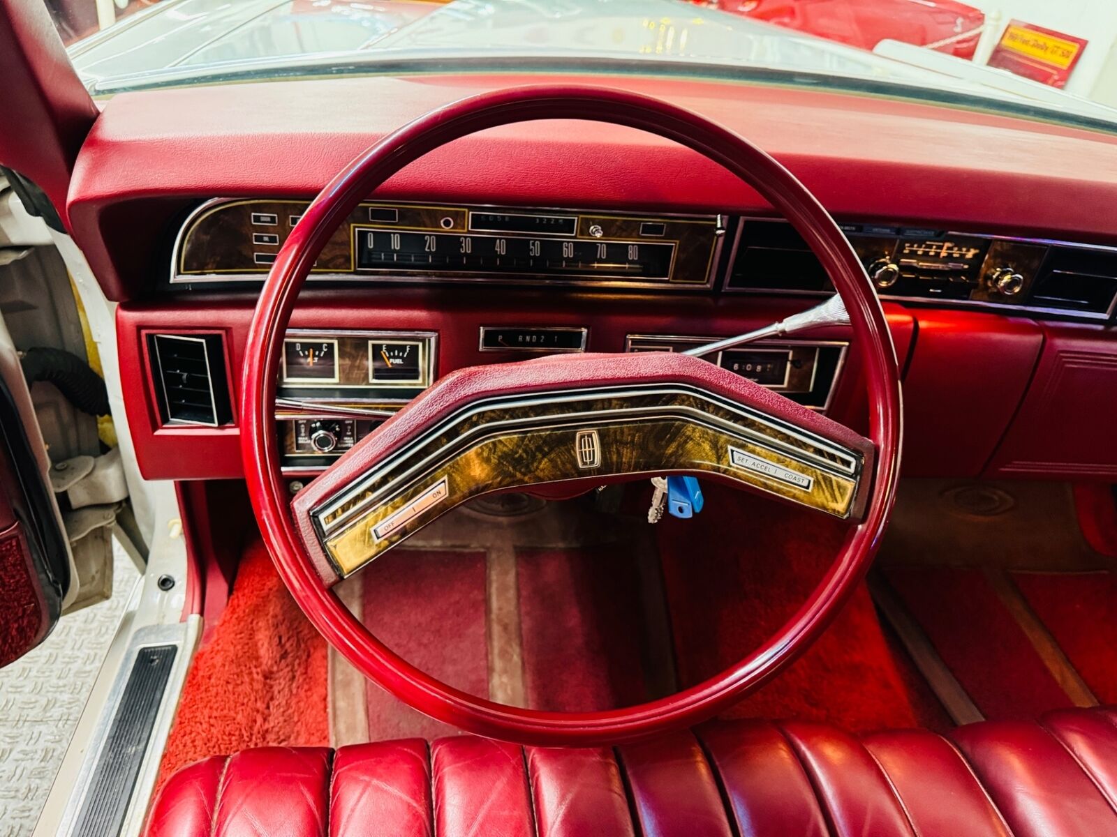 Lincoln-Town-Car-1977-4-Door-32