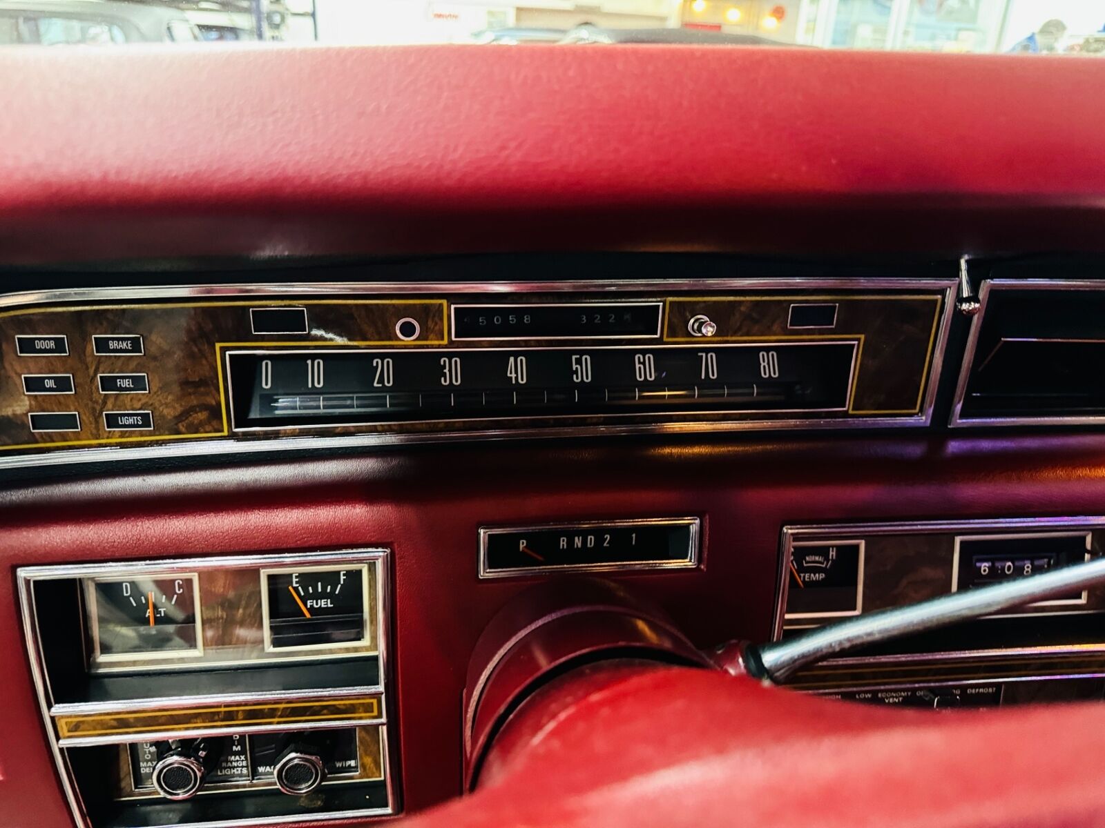 Lincoln-Town-Car-1977-4-Door-33