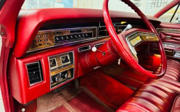 Lincoln-Town-Car-1977-4-Door-34