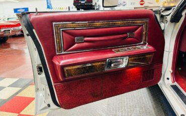 Lincoln-Town-Car-1977-4-Door-35