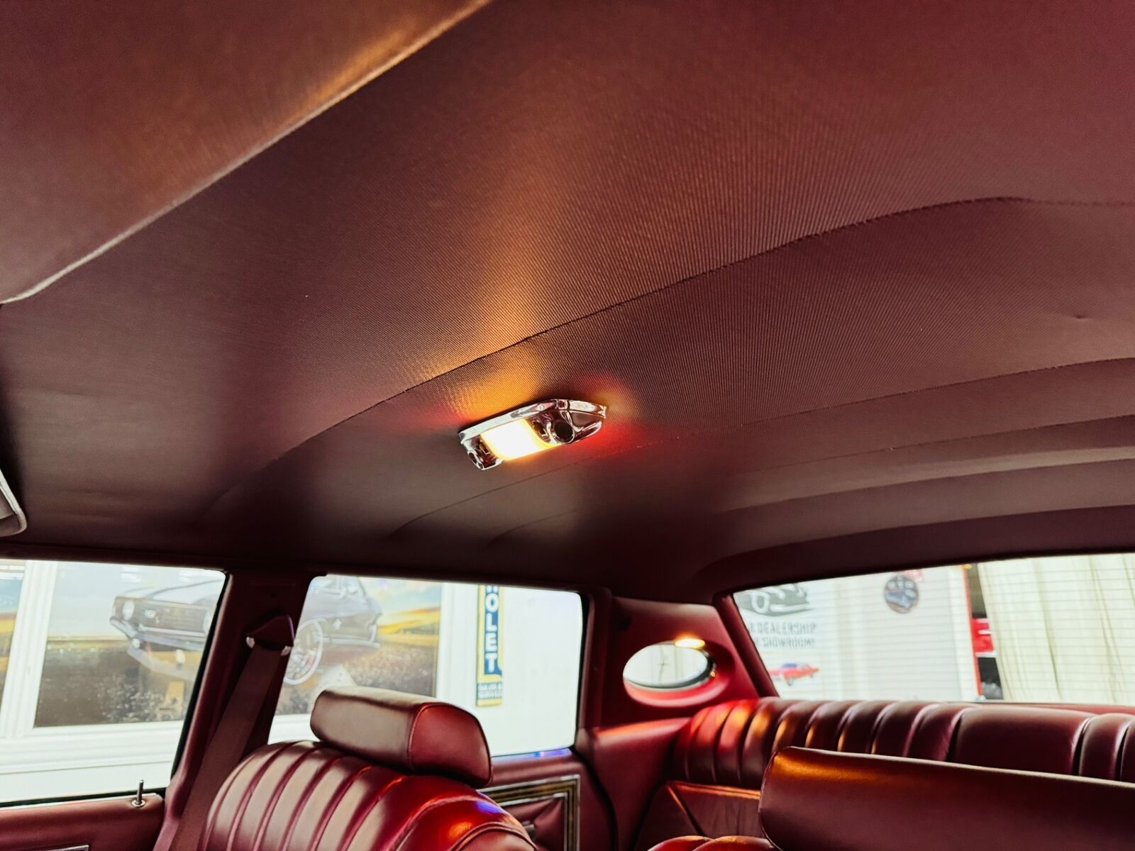 Lincoln-Town-Car-1977-4-Door-38