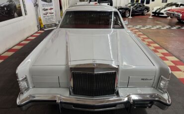 Lincoln-Town-Car-1977-4-Door-4