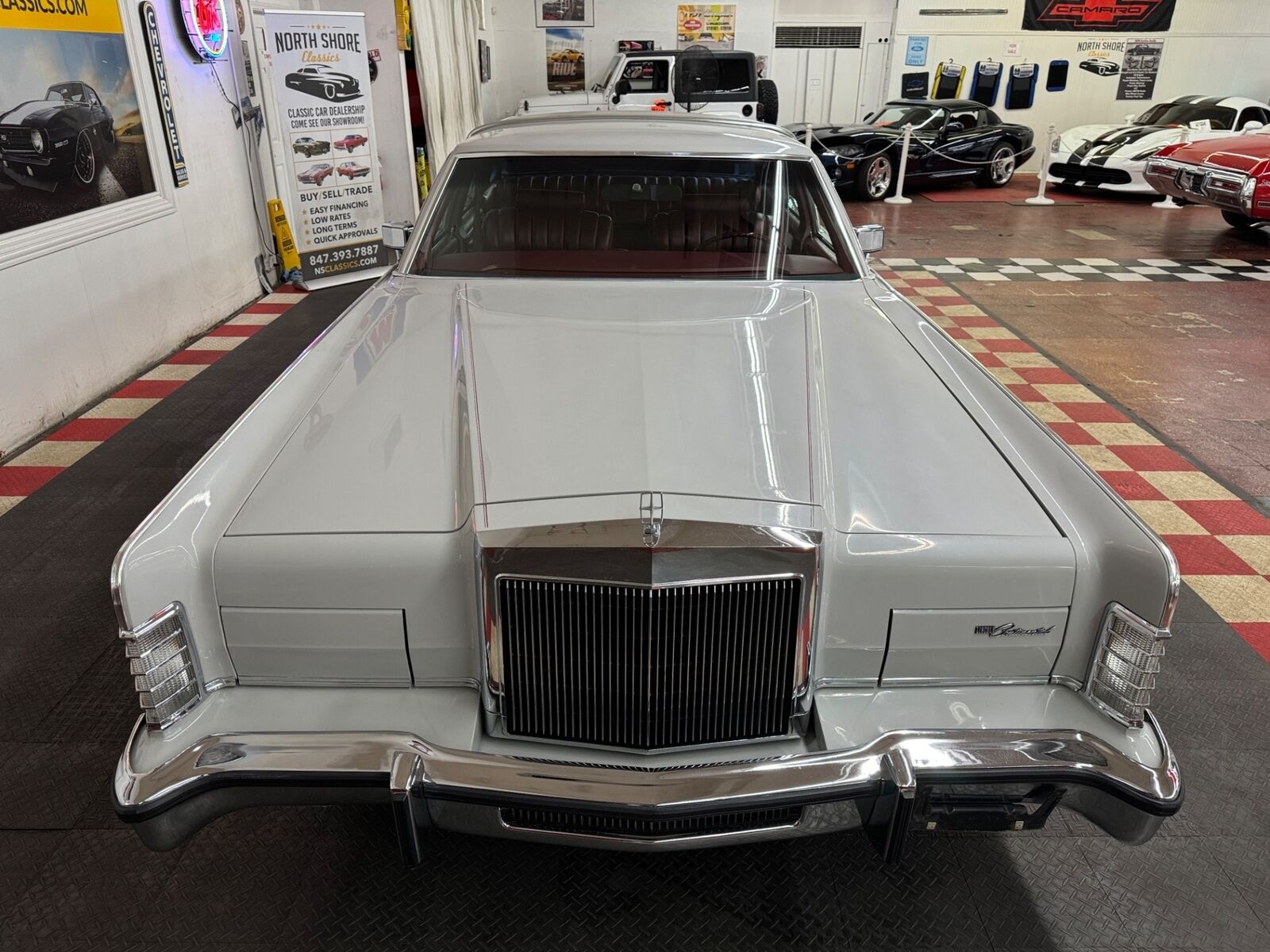 Lincoln-Town-Car-1977-4-Door-4