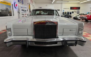Lincoln-Town-Car-1977-4-Door-6