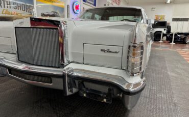 Lincoln-Town-Car-1977-4-Door-8