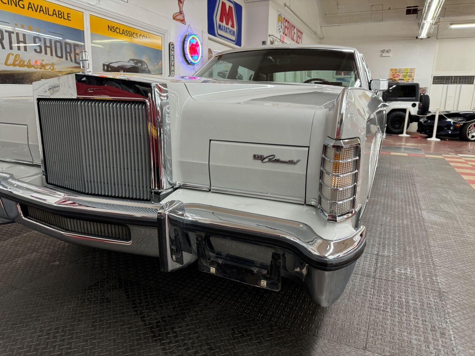 Lincoln-Town-Car-1977-4-Door-8