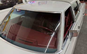 Lincoln-Town-Car-1977-4-Door-9