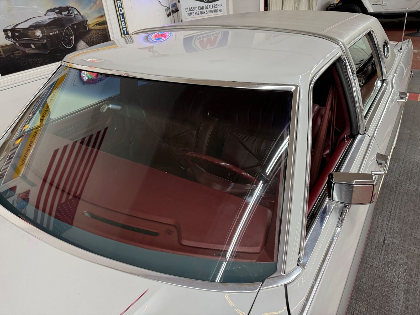 Lincoln-Town-Car-1977-4-Door-9