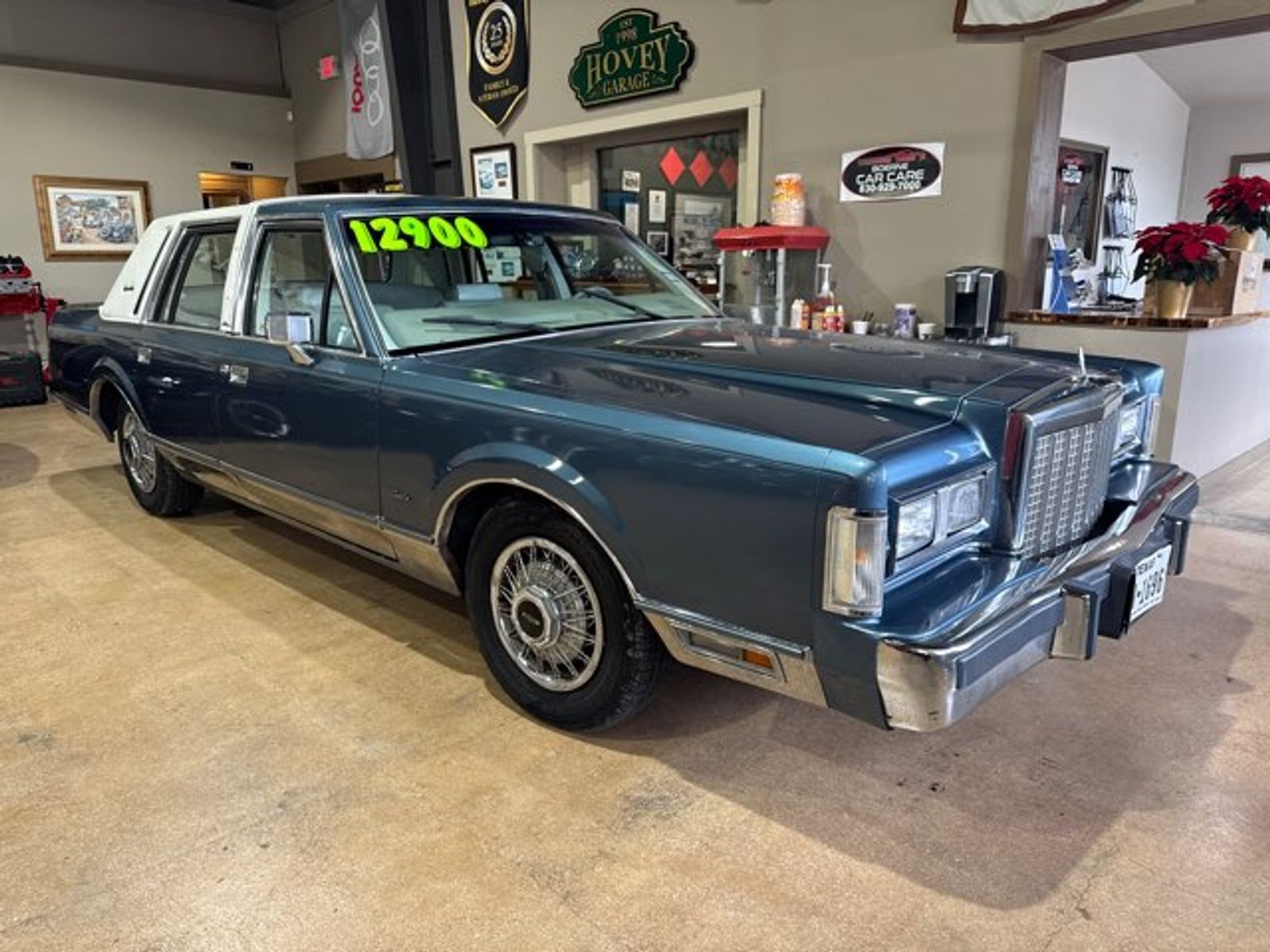 Lincoln-Town-Car-1985-Sedan-1