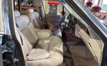 Lincoln-Town-Car-1985-Sedan-10