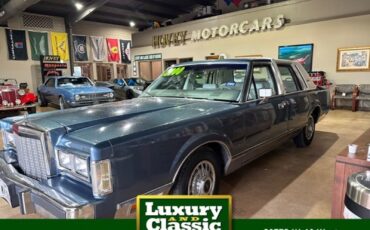 Lincoln-Town-Car-1985-Sedan